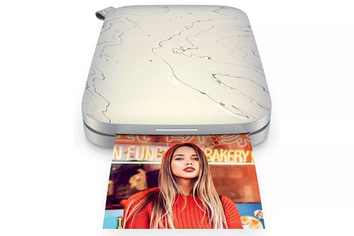 HP Sprocket Select Photo Printer lets you print photos instantly, ideal for creating memories with a portable device that’s easy to carry around.