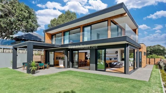 Nhà tiền chế hai tầng