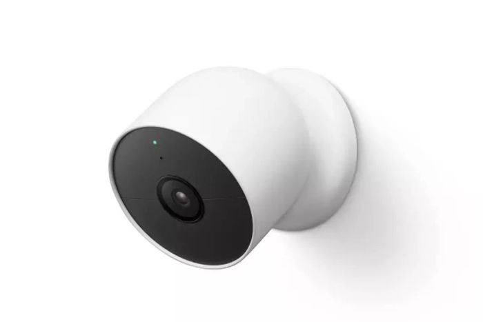 The Google Nest Indoor/Outdoor Camera provides reliable security, whether you're inside or out. Stay connected and monitor your property from anywhere using your smartphone.