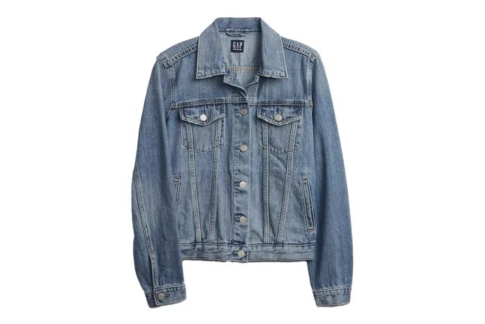 The GAP Women's Icon Denim Jacket is a staple piece, perfect for completing your casual yet stylish look. Its classic design features a comfortable fit, a collar, a button-down closure, and long sleeves with adjustable cuffs. A versatile piece, it's perfect to pair with your favorite jeans for a timeless, all-American ensemble.