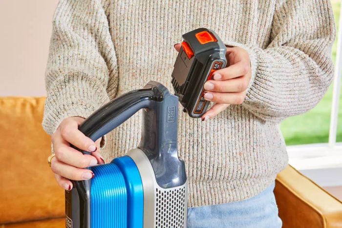Hands putting together the components of the BLACK+DECKER Powerseries Extreme Cordless Stick Vacuum Cleaner