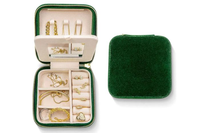 Benevolence LA Plush Velvet Jewelry Box