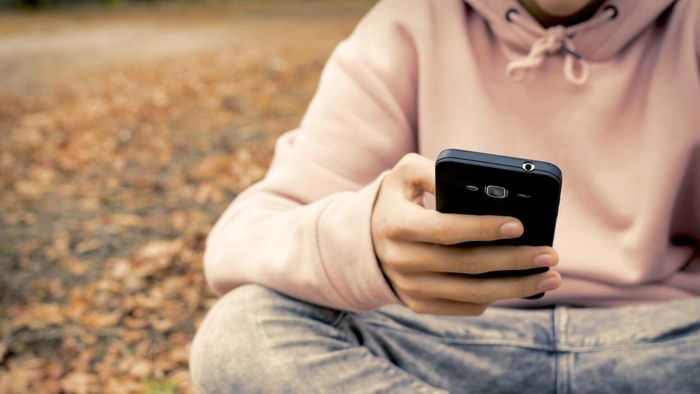 Is your method of holding the phone incorrect all this time?