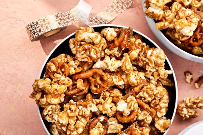 Gingerbread Pretzel Popcorn