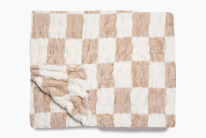 Lola Blankets Latte Check