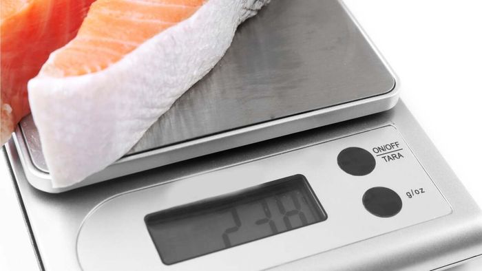 The Correct Approach to Utilizing a Scale for Tracking Your Meals