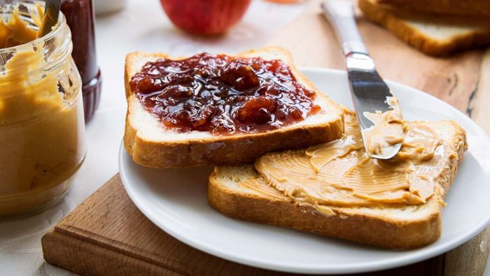 If you've just finished an intense workout, your first thought might be to replenish your body. When you're short on time, it's tempting to grab a shake or a bar. However, while these options are convenient, they are often highly processed and can become monotonous.