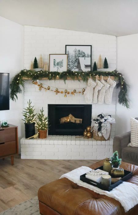 Christmas Mantel Decor Ideas: Minimalist Greenery