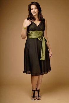 10041987-Maggy-London-Plus-Size-Holiday-Dress-Modeled-By-Maggie-Brown