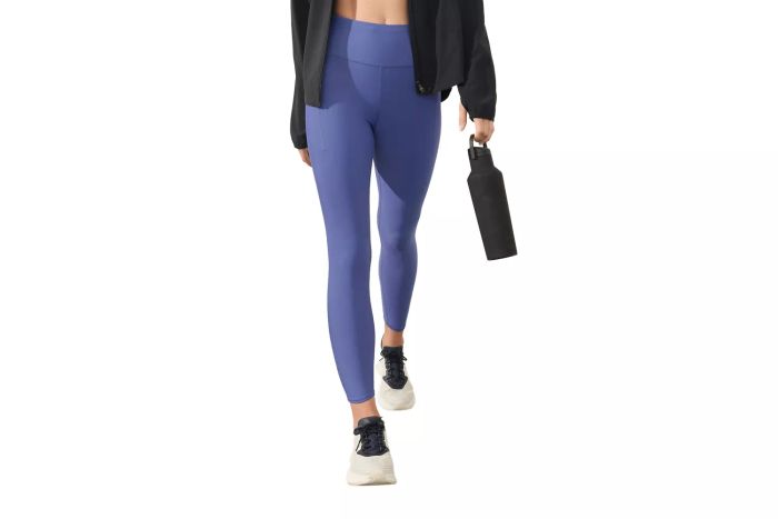 The Athleta Pacesetter Ultra High Rise 7/8 Legging combines a high-rise waist with a 7/8 length, offering a sleek, flattering fit for every activity.