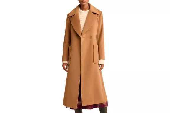 The Pendleton Nob Hill Wool Wrap Coat is a stylish and enduring piece, crafted with high-quality wool to provide both warmth and sophistication.