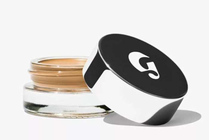 The Glossier Stretch Balm Concealer provides excellent coverage while remaining lightweight. It’s a versatile product for hiding blemishes or any imperfections with a natural finish.