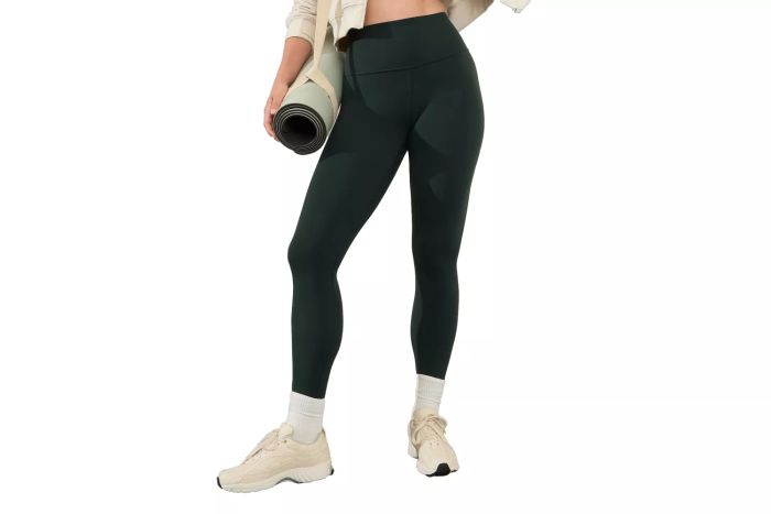 Athleta’s Elation Ultra High Rise Legging provides a comfortable, ultra-high rise design that supports you through any activity.