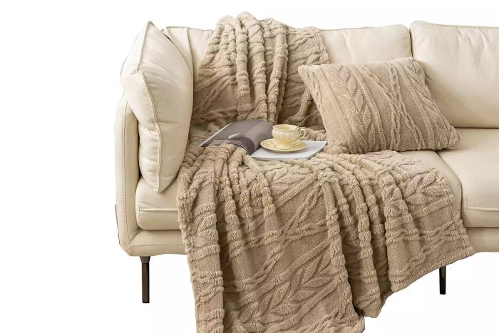 YUSOKI Sherpa Throw Blanket from Amazon