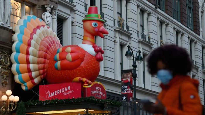 How to Safely Make Holiday Plans Without COVID Risks, as Recommended by the CDC