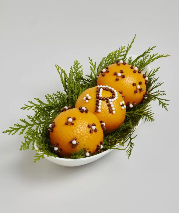 Christmas crafts ideas - Orange Clove Pomanders