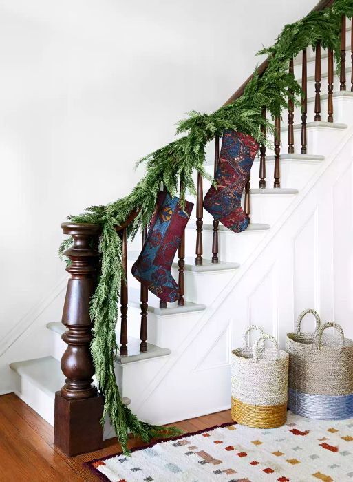 Christmas decoration ideas - Stockinged Stairwell