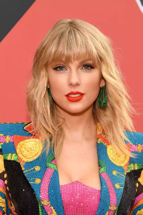 shoulder-length-haircuts-Wispy Layers with Texture