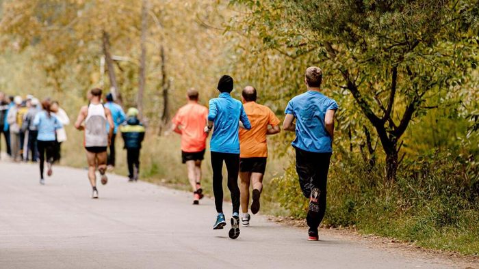 How to Safely Pass Another Runner