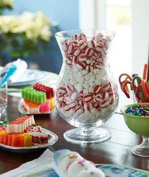 Christmas decoration ideas - Christmas candy on a table