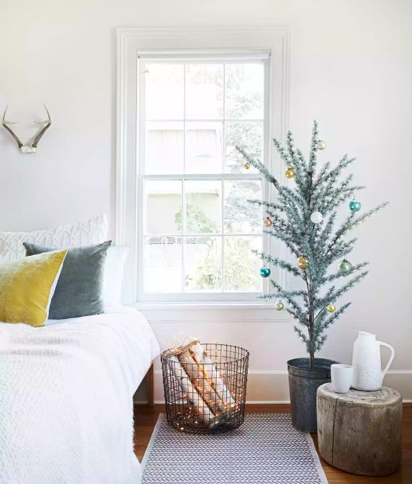 Christmas Decoration Ideas - Faux Fireplace