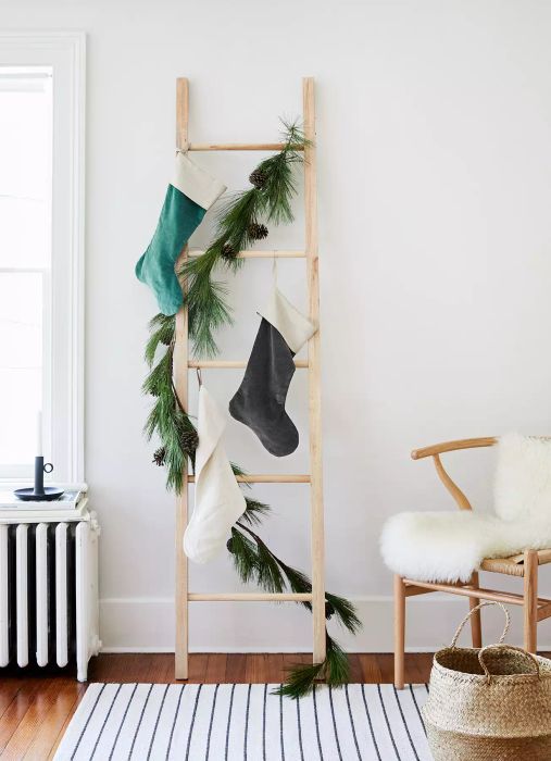 Christmas decoration inspiration - Leaning Ladder Display