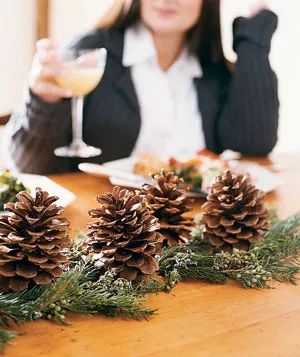 Christmas decoration inspiration - Pinecone centerpiece
