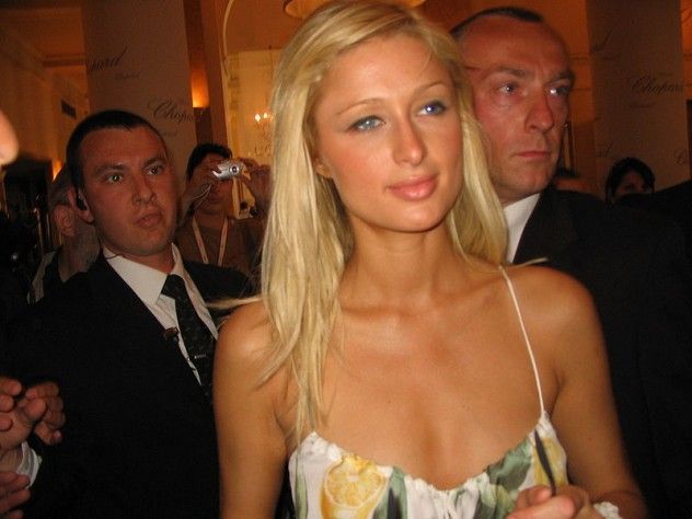 800px-Paris_Hilton