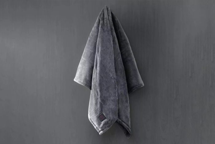 The Brookstone Heated Cozy Throw provides comforting warmth, perfect for relaxing on chilly evenings with its cozy fabric and heat settings.