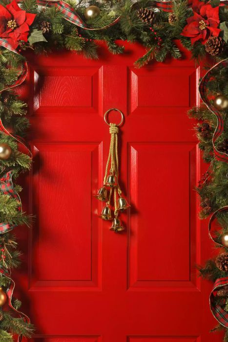 bells-door-xmas-GettyImages-182214228
