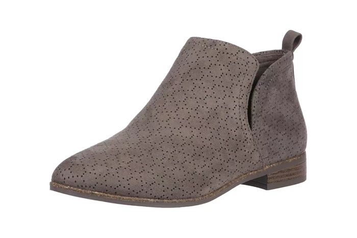 These Dr. Scholl's Shoes Women's Rate Ankle Boots combine fashionable design with exceptional comfort, ideal for all-day wear.