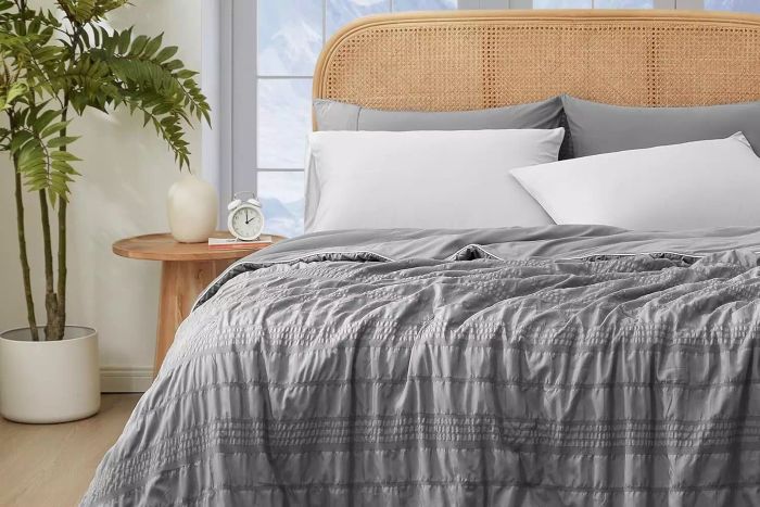 Cozy Bliss Seersucker Cooling Comforter Queen Size