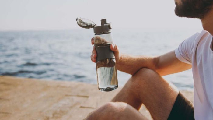 Essential Tips for Packing the Right Amount of Water for a Day at the Beach