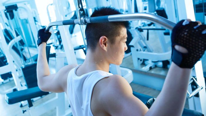 lat pulldown performed behind the neck