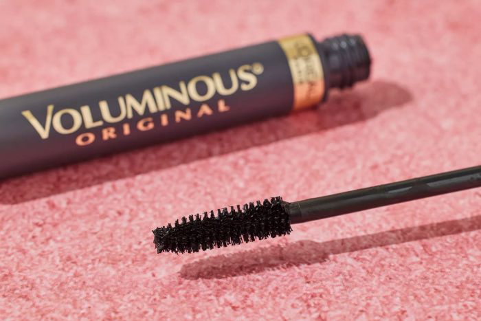 Close-up view of the brush from L’Oréal Paris Voluminous Original Mascara.