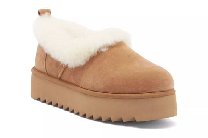Ugg Nita Genuine Shearling Slipper (Women)