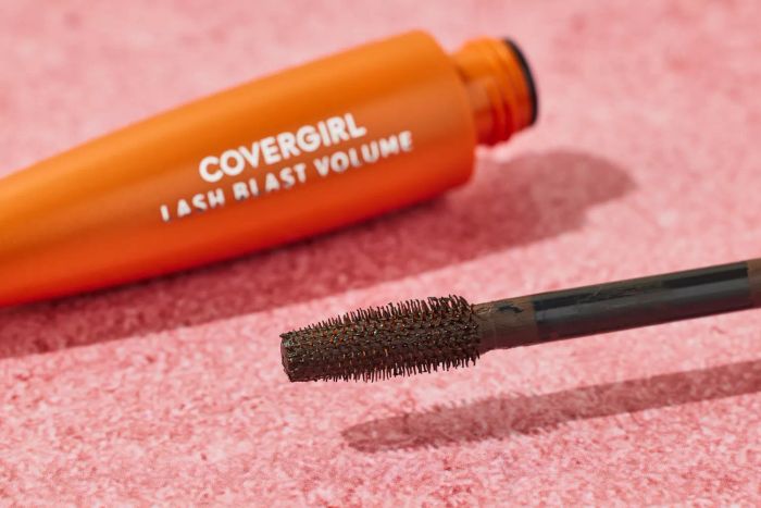 Close-up view of the CoverGirl LashBlast Volume Waterproof Mascara’s brush, showcasing its tapered design