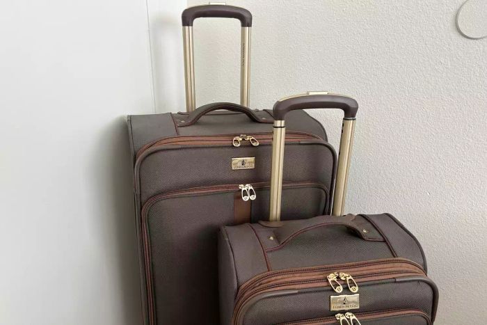 London Fog Kensington Expandable Spinner Luggage