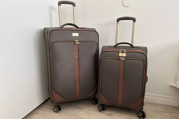 London Fog Kensington Expandable Spinner Luggage