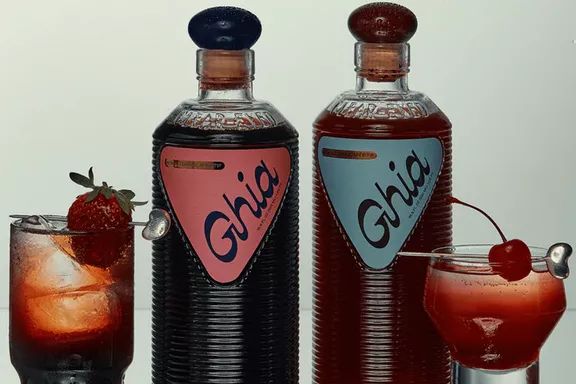 Drink Ghia Subscription delivers a sophisticated and non-alcoholic experience, perfect for those seeking flavorful alternatives to traditional drinks.