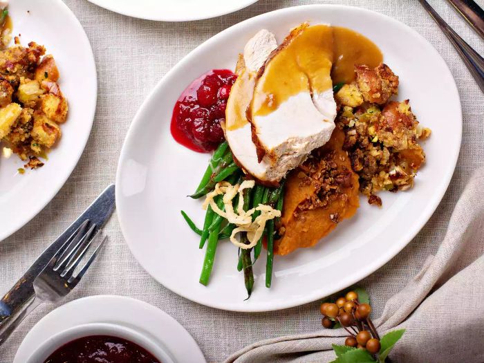 why-turkey-became-the-thanksgiving-centerpiece-Mytour-GettyImages-1348136399
