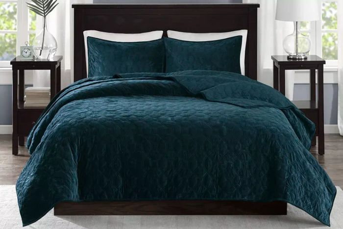 Harper 3 Piece Velvet Quilt Set