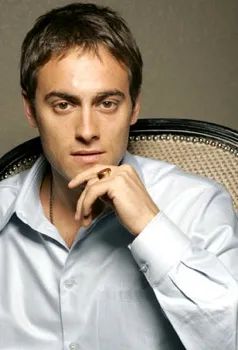 Irish actor Stuart Townsend spent two months training for the role of Aragorn in 'The Lord of the Rings', but just a day before filming started, Peter Jackson decided to recast the role, citing the need for an actor older than the 29-year-old Townsend. Rumors also circulated that Townsend and Jackson did not get along during the rehearsal period. The part ultimately went to Viggo Mortensen, 14 years older than Townsend, who was persuaded by his son, a fan of the novels, to accept the role. Despite not being compensated for his time, Townsend seemed content to move on from the project.