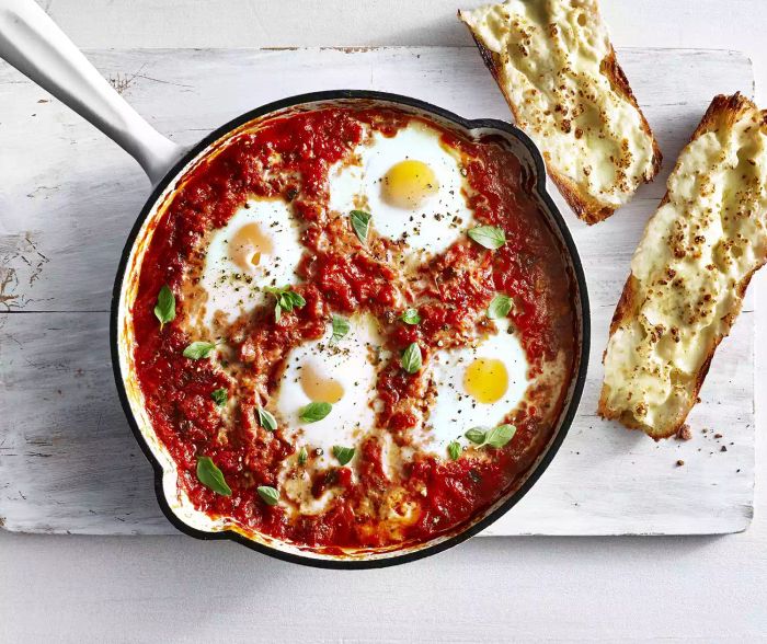 christmas-brunch-italian-baked-eggs