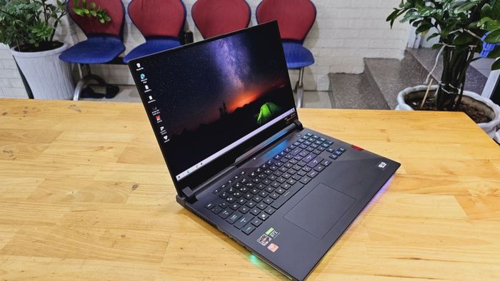 Laptop Asus Rog Strix Scar 17 G733Q R9 5900HX trang bị chip AMD Ryzen 9 7950X