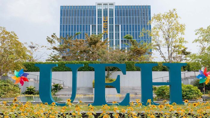 Đại học Kinh tế TPHCM là ngôi trường nổi tiếng với điểm chuẩn cao trong khối ngành kinh tế