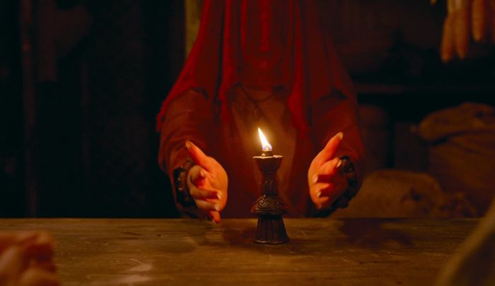 Cây đèn âm hồn mang đến vô vàn rắc rối cho các nhân vật trong câu chuyện.