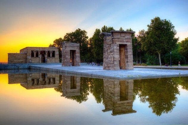 Templo_de_Debod_in_Madrid