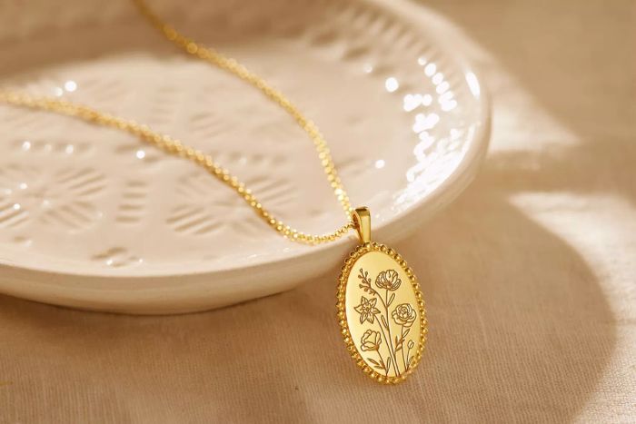 CentimeGift Birth Flower Bouquet Necklace