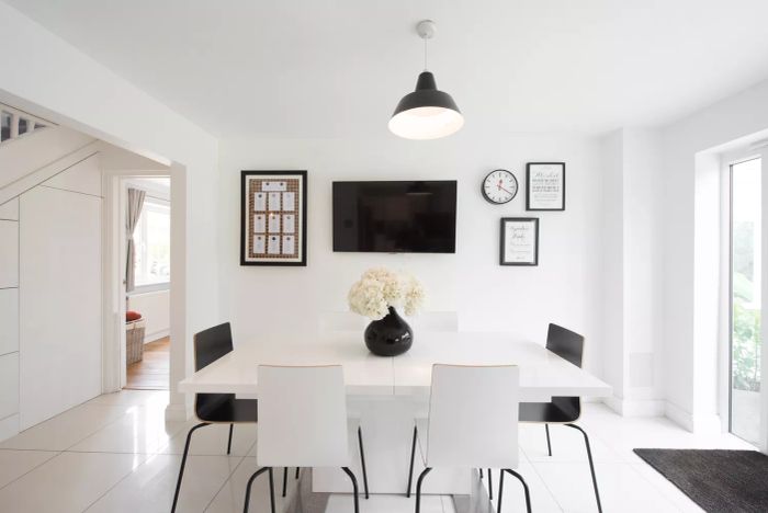 black and white decor
